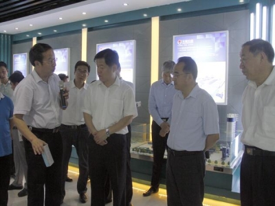 熱烈歡迎微山縣委書(shū)記張茂如一行蒞臨天意機(jī)械參觀(guān)考察