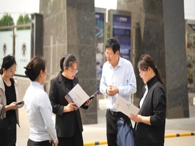 區(qū)領導調研綠色建材產業(yè)鏈發(fā)展 天意科技光伏清掃機器人成亮點