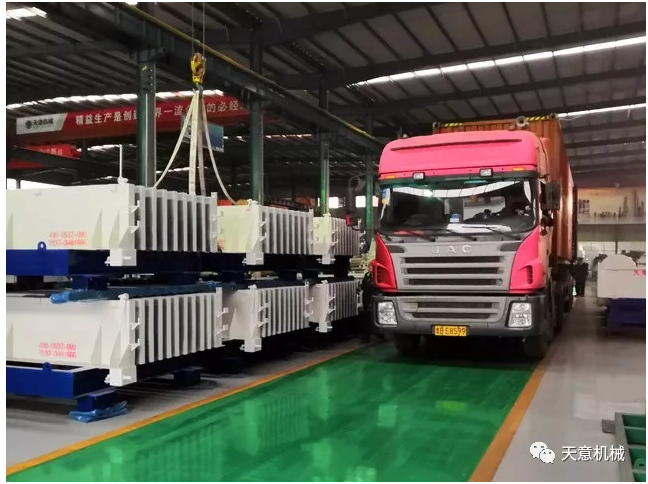 天意機械為柬埔寨客戶加工生產(chǎn)年產(chǎn)80萬平方輕質(zhì)墻板生產(chǎn)線成功裝車啟運！