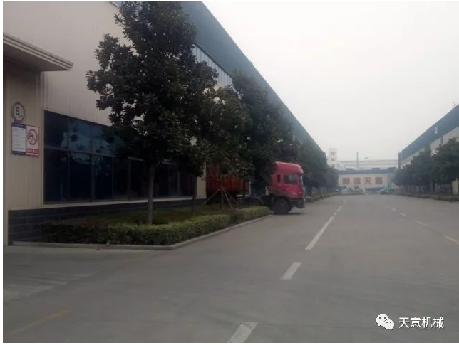 天意機械為柬埔寨客戶加工生產(chǎn)年產(chǎn)80萬平方輕質(zhì)墻板生產(chǎn)線成功裝車啟運！