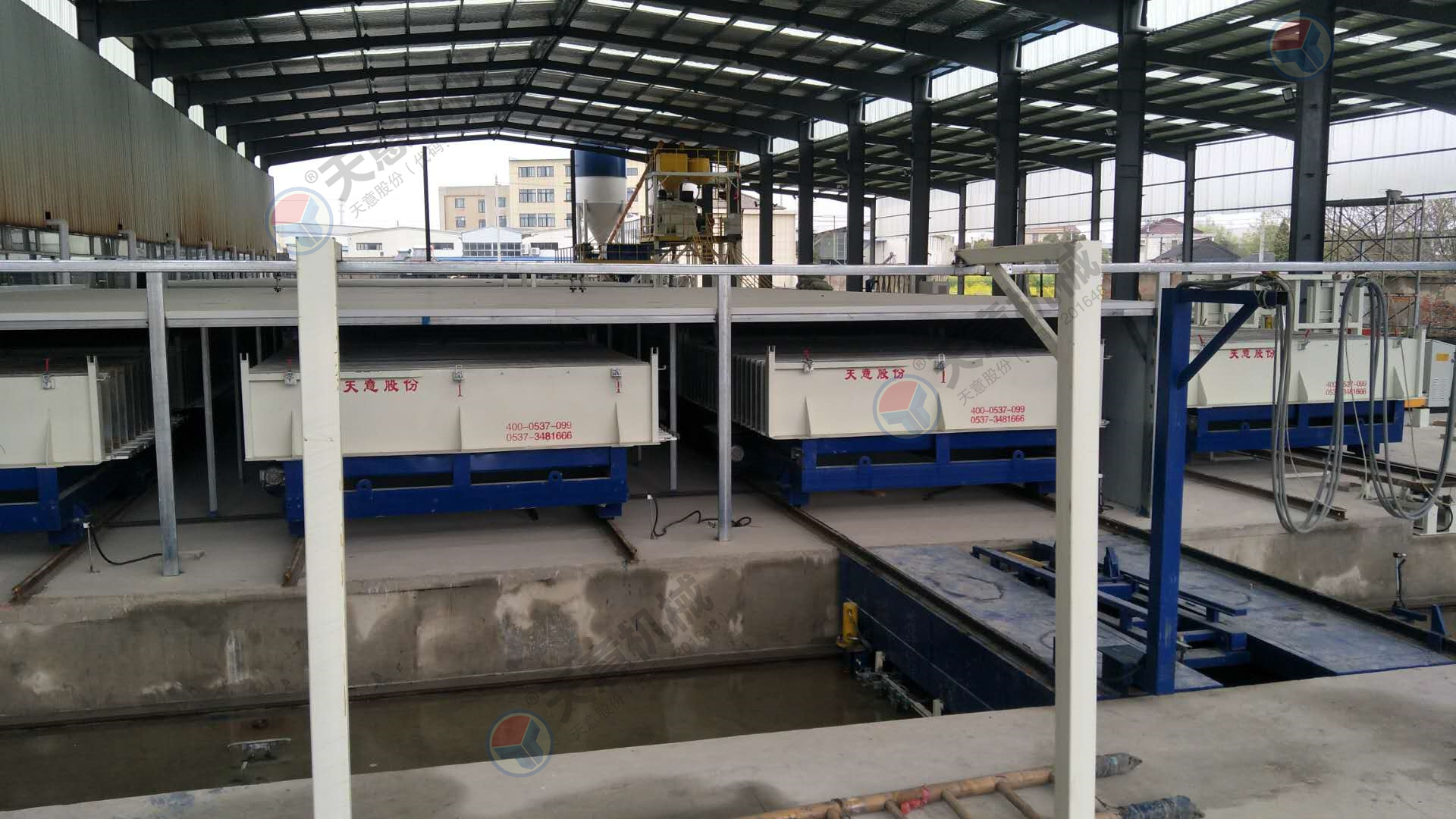 相對(duì)于傳統(tǒng)墻板機(jī)設(shè)備，新型墻板機(jī)有點(diǎn)更多